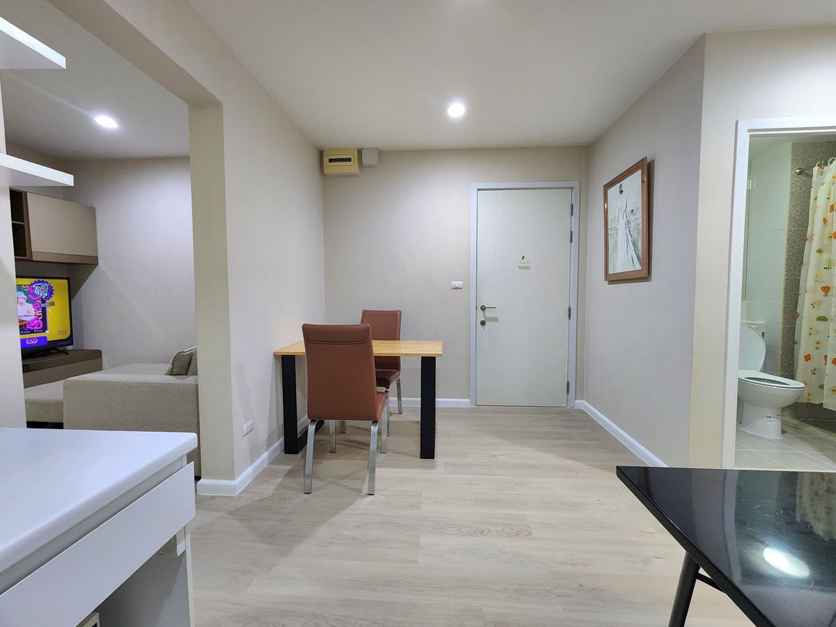 For RentCondoNonthaburi, Bang Yai, Bangbuathong : Condition is as shown in the cover photo** Price can be negotiated!! There is a washing machine. and water filter** 2 bedroom room for rent with very complete items, Plum Condo Central Station Phase 1, the owner is very kind!!