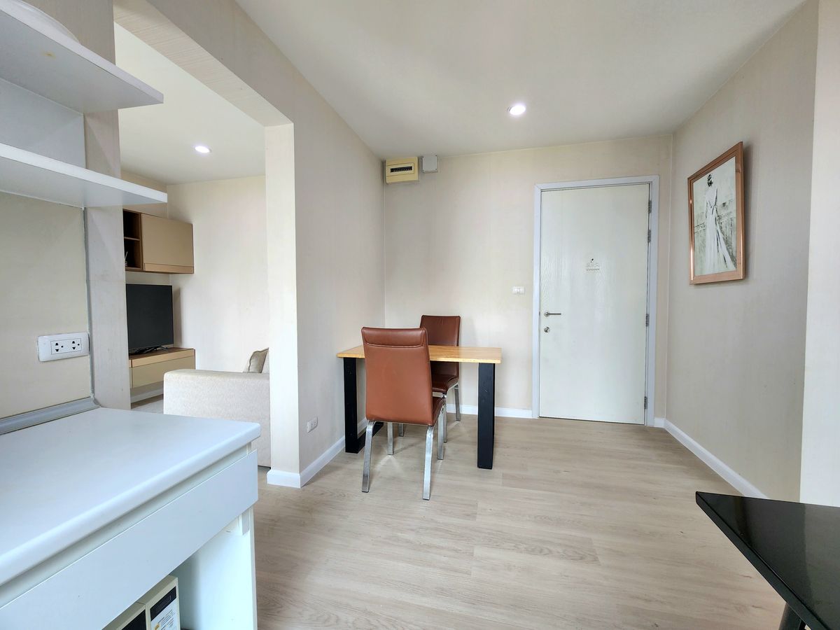 For RentCondoNonthaburi, Bang Yai, Bangbuathong : Condition is as shown in the cover photo** Price can be negotiated!! There is a washing machine. and water filter** 2 bedroom room for rent with very complete items, Plum Condo Central Station Phase 1, the owner is very kind!!