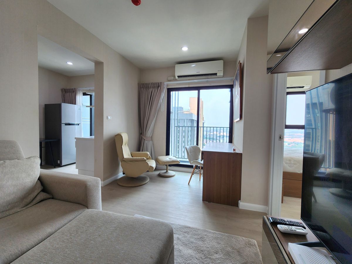 For RentCondoNonthaburi, Bang Yai, Bangbuathong : Condition is as shown in the cover photo** Price can be negotiated!! There is a washing machine. and water filter** 2 bedroom room for rent with very complete items, Plum Condo Central Station Phase 1, the owner is very kind!!