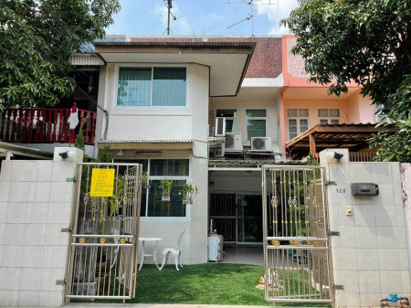 ขายทาวน์โฮมพัฒนาการ ศรีนครินทร์ : ขาย ทาวน์เฮ้าส์ 2 ชั้น 28 ตรว หมู่บ้านปรีชา 3 พัฒนาการ 48