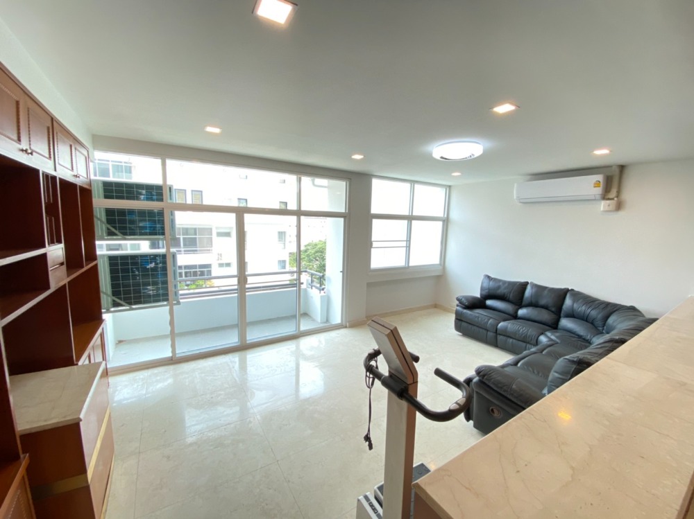 ให้เช่าคอนโดสาทร นราธิวาส : Pet Friendly ( 3 Bed 175 Sqm) 55,000 THB Negotiable @Sathorn
