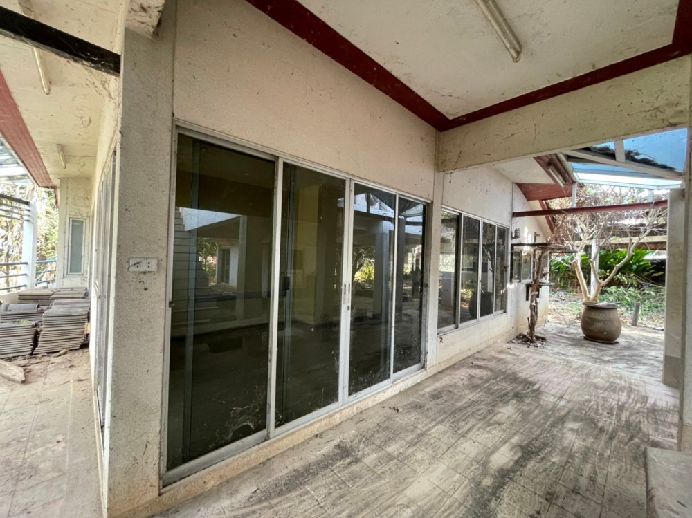 For SaleLandPak Chong KhaoYai : Land for sale in Pak Chong with 3 houses next to Lam Ta Khong, area 250 sq.wa., good location, next to Saphan Dam community road, very cheap price.