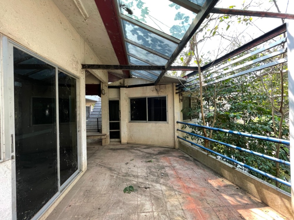 For SaleLandPak Chong KhaoYai : Land for sale in Pak Chong with 3 houses next to Lam Ta Khong, area 250 sq.wa., good location, next to Saphan Dam community road, very cheap price.