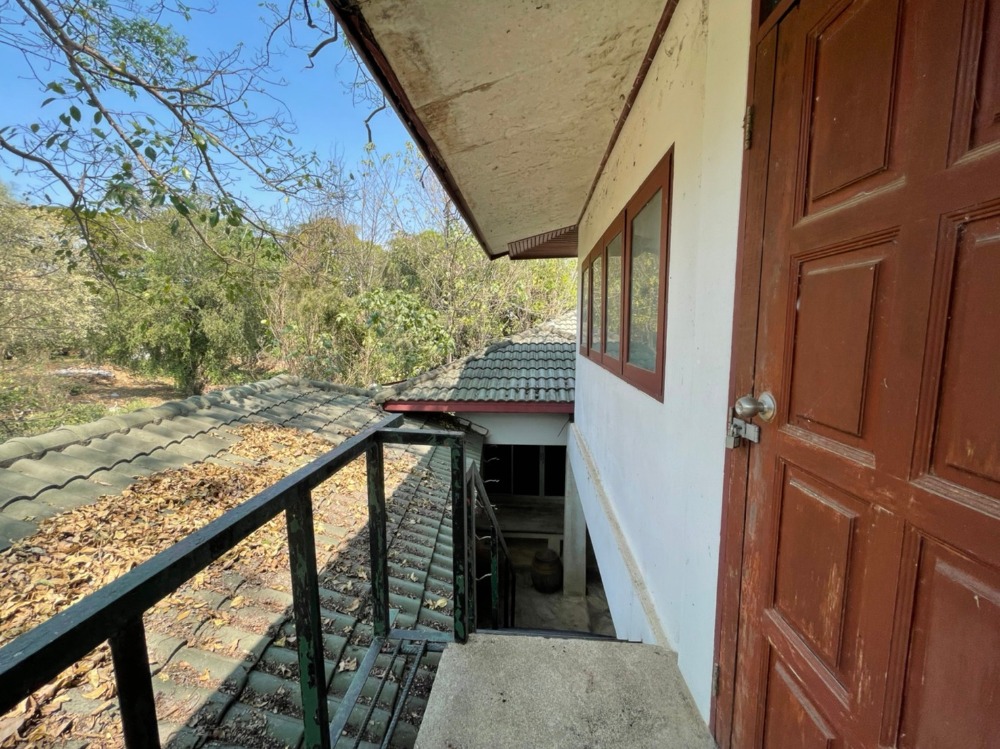 For SaleLandPak Chong KhaoYai : Land for sale in Pak Chong with 3 houses next to Lam Ta Khong, area 250 sq.wa., good location, next to Saphan Dam community road, very cheap price.