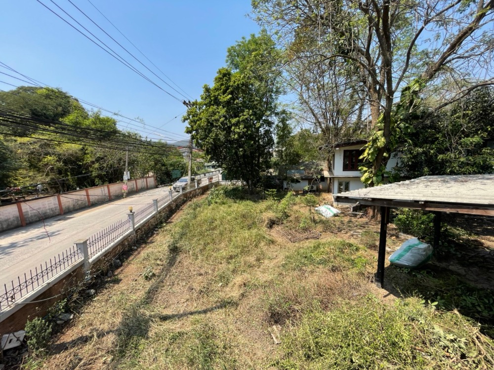 For SaleLandPak Chong KhaoYai : Land for sale in Pak Chong with 3 houses next to Lam Ta Khong, area 250 sq.wa., good location, next to Saphan Dam community road, very cheap price.