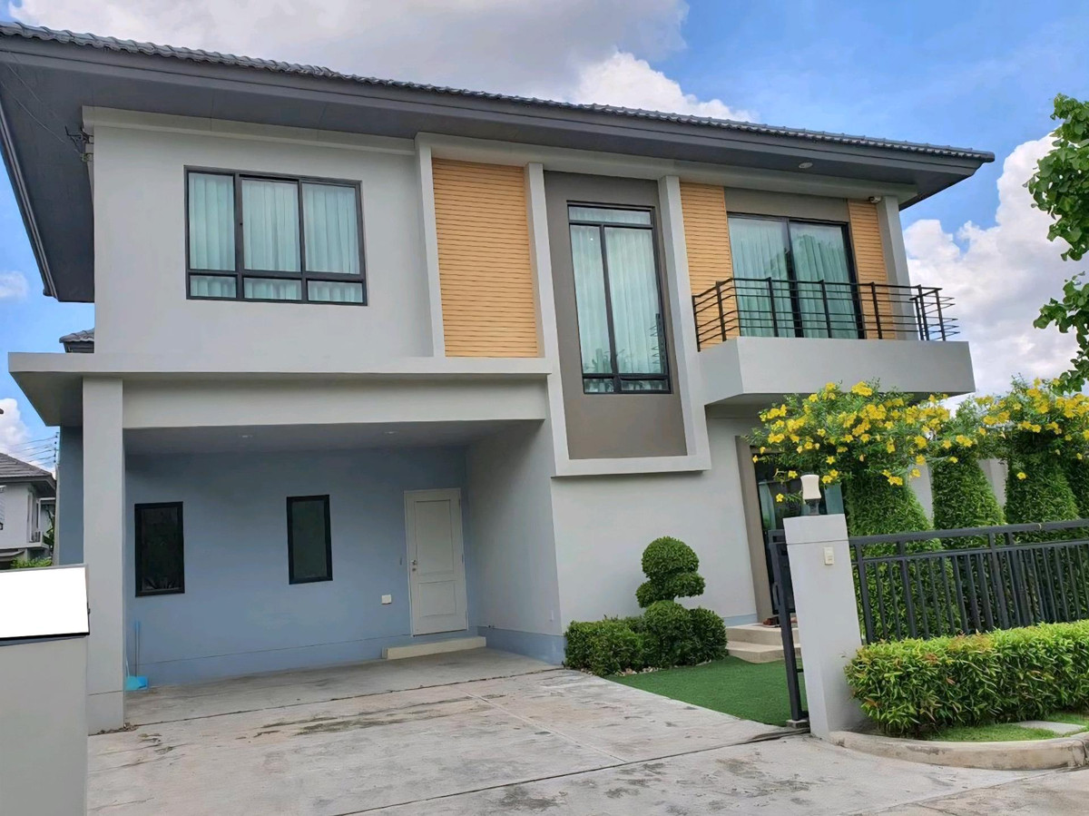 For RentHouseNawamin, Ramindra : For rent!!! 2-storey detached house (corner plot) 56 square wa. Ram Inthra Road 65, can go through Watcharaphon / Sai Mai. Rent 45,000/month