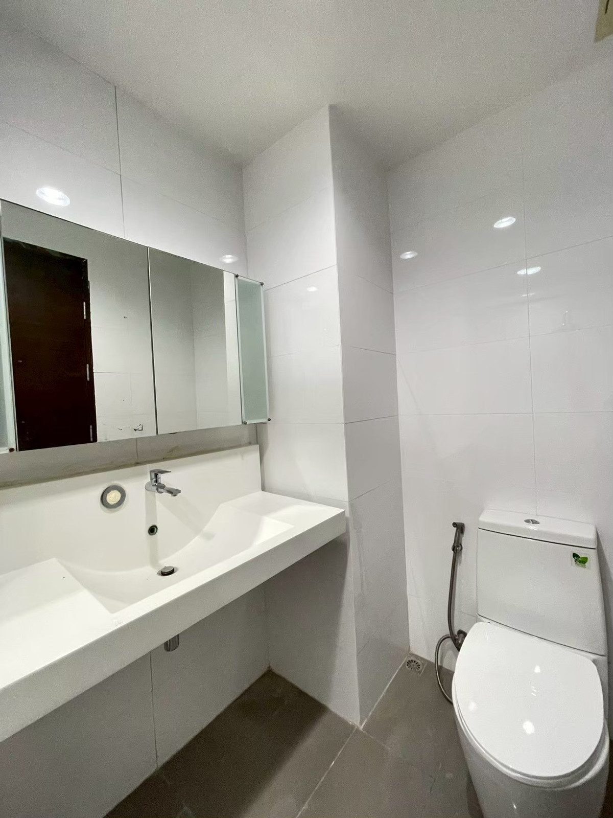 For RentCondoRatchadapisek, Huaikwang, Suttisan : Beautiful! True to the cover!! Rhythm Ratchada for rent for only 22,000. 1 bedroom, size 46 sq.m. Very beautiful room, MRT Ratchada. Interested, contact Gam 064-6696546 (this number can be added on Line). You can make an appointment to see the room every 