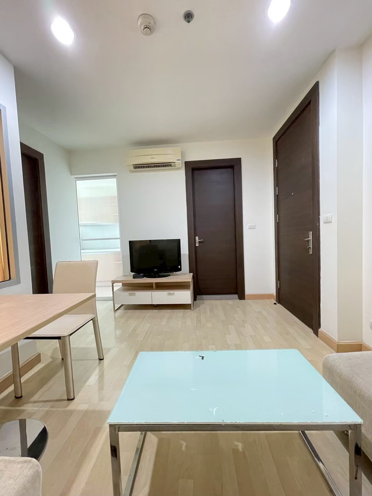 For RentCondoRatchadapisek, Huaikwang, Suttisan : Beautiful! True to the cover!! Rhythm Ratchada for rent for only 22,000. 1 bedroom, size 46 sq.m. Very beautiful room, MRT Ratchada. Interested, contact Gam 064-6696546 (this number can be added on Line). You can make an appointment to see the room every 