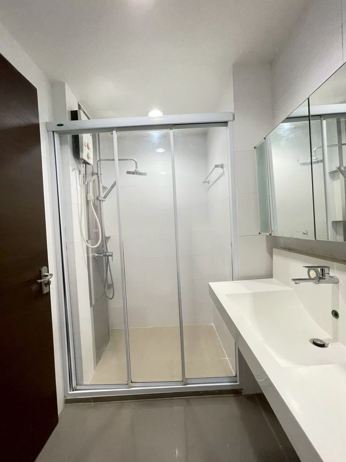 For RentCondoRatchadapisek, Huaikwang, Suttisan : Beautiful! True to the cover!! Rhythm Ratchada for rent for only 22,000. 1 bedroom, size 46 sq.m. Very beautiful room, MRT Ratchada. Interested, contact Gam 064-6696546 (this number can be added on Line). You can make an appointment to see the room every 