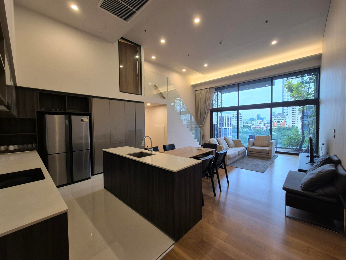 For RentCondoSukhumvit, Asoke, Thonglor : ✅️( Private Residence! ) Duplex 3 bedrooms, 140 sqm. Siamese Exclusive 31 Soi Sukhumvit 31, near BTS Phrom Phong, has Shuttle Bus to pick up and drop off.