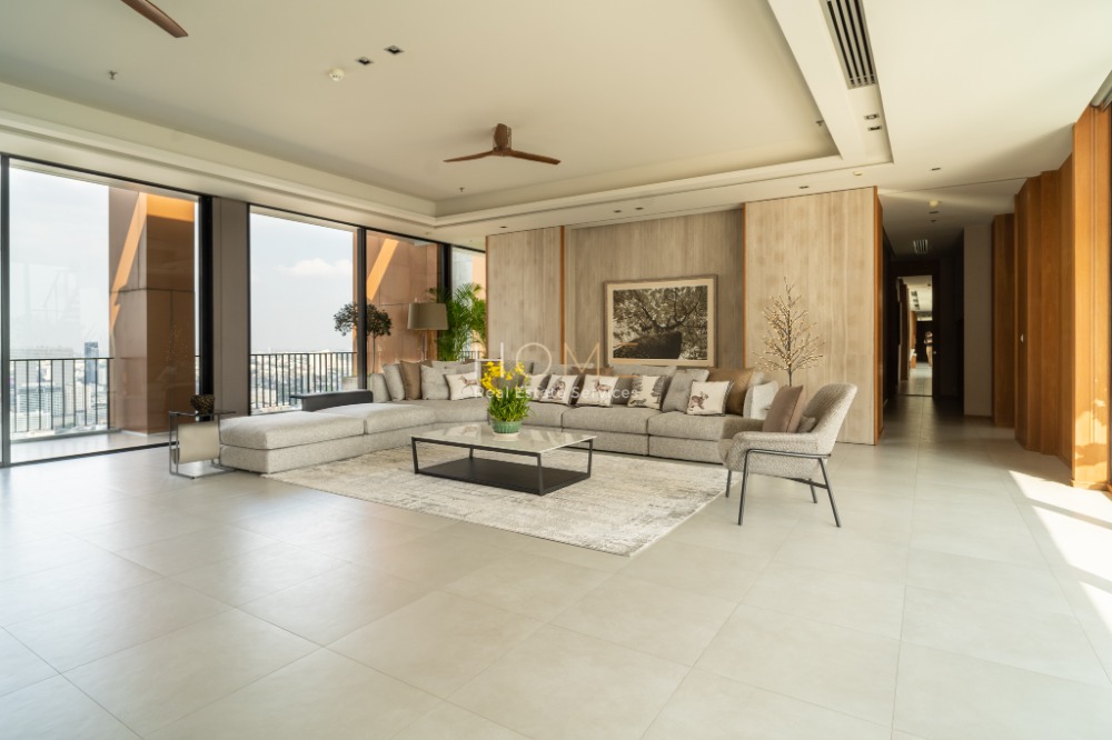 For SaleCondoLadprao, Central Ladprao : It's like a single house on top of a building ✨ The Issara Ladprao / PentHouse 5 Bedrooms (FOR SALE), The Issara Ladprao / 5 bedrooms (for sale) T485