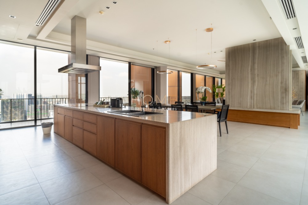 For SaleCondoLadprao, Central Ladprao : It's like a single house on top of a building ✨ The Issara Ladprao / PentHouse 5 Bedrooms (FOR SALE), The Issara Ladprao / 5 bedrooms (for sale) T485