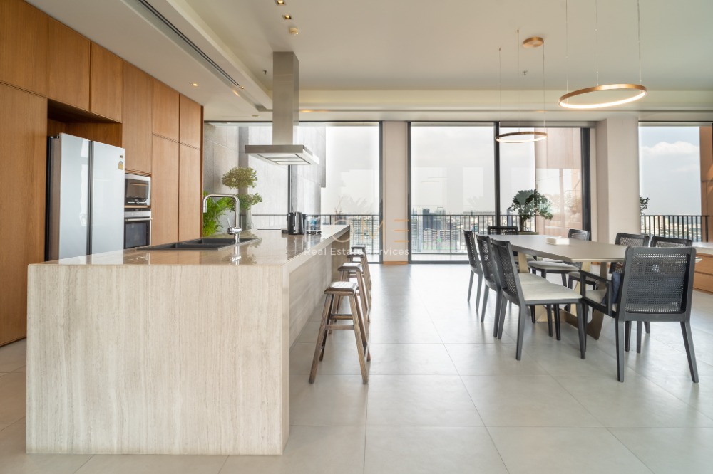 For SaleCondoLadprao, Central Ladprao : It's like a single house on top of a building ✨ The Issara Ladprao / PentHouse 5 Bedrooms (FOR SALE), The Issara Ladprao / 5 bedrooms (for sale) T485