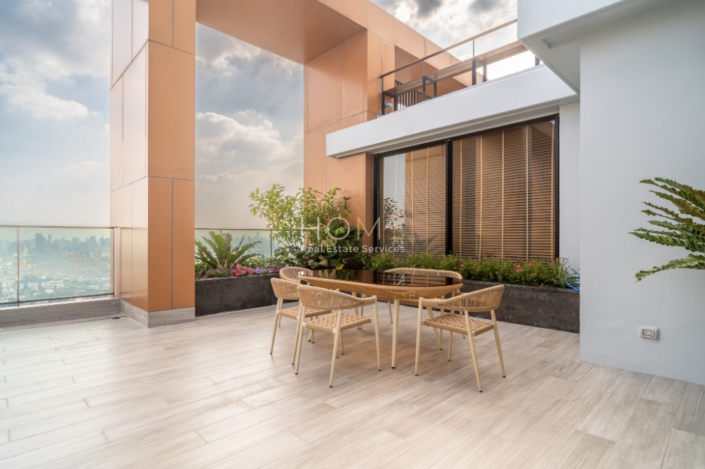 For SaleCondoLadprao, Central Ladprao : It's like a single house on top of a building ✨ The Issara Ladprao / PentHouse 5 Bedrooms (FOR SALE), The Issara Ladprao / 5 bedrooms (for sale) T485