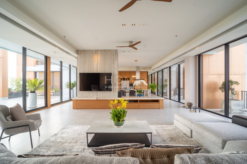 For SaleCondoLadprao, Central Ladprao : It's like a single house on top of a building ✨ The Issara Ladprao / PentHouse 5 Bedrooms (FOR SALE), The Issara Ladprao / 5 bedrooms (for sale) T485