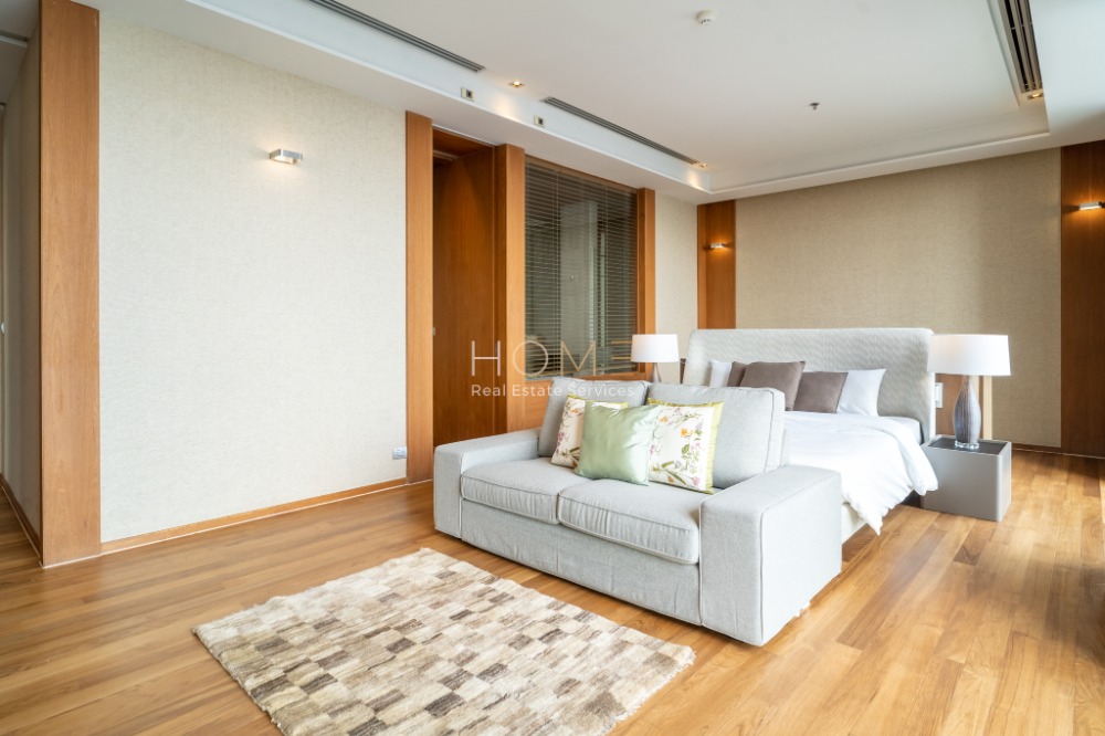 For SaleCondoLadprao, Central Ladprao : It's like a single house on top of a building ✨ The Issara Ladprao / PentHouse 5 Bedrooms (FOR SALE), The Issara Ladprao / 5 bedrooms (for sale) T485