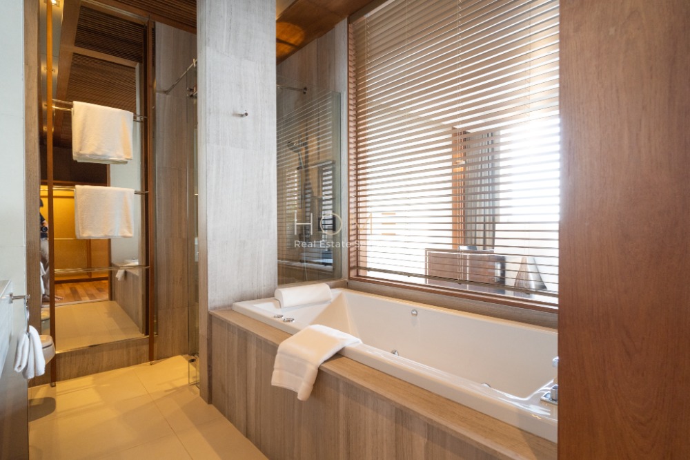 For SaleCondoLadprao, Central Ladprao : It's like a single house on top of a building ✨ The Issara Ladprao / PentHouse 5 Bedrooms (FOR SALE), The Issara Ladprao / 5 bedrooms (for sale) T485