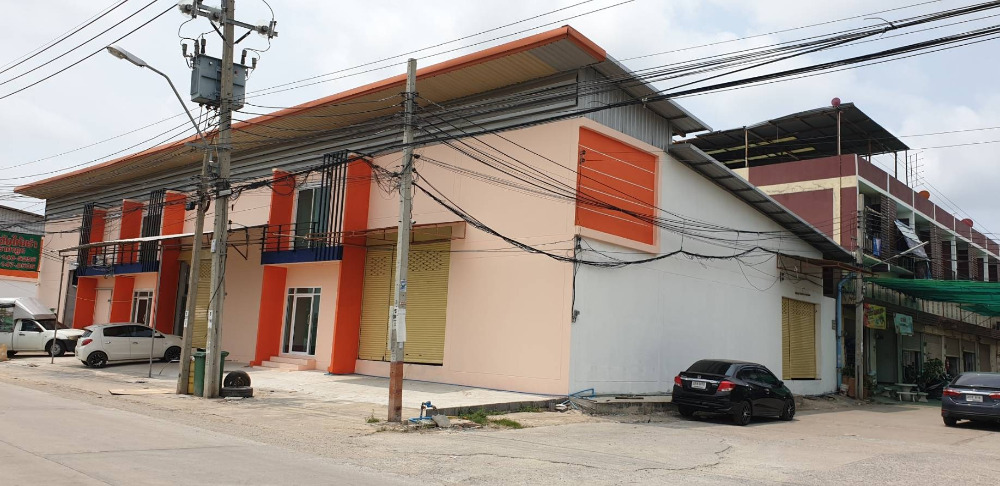 For RentWarehouseSamut Prakan,Samrong : Warehouse, size 246 square meters, available 1 unit for rent. Interested in asking? Pracha Uthit 90.