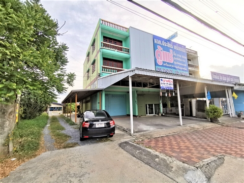 For SaleShop HousePhutthamonthon, Salaya : Shophouse for sale, behind the corner, 55 sq.w., 8.5 meters wide, with land on Petchkasem Road. Near the intersection of Khlong Mai.