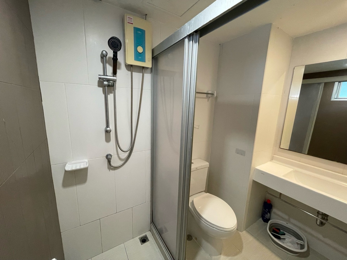 For RentCondoRatchadapisek, Huaikwang, Suttisan : Condo for rent in UD Light Huai Khwang Station near MRT Huai Khwang