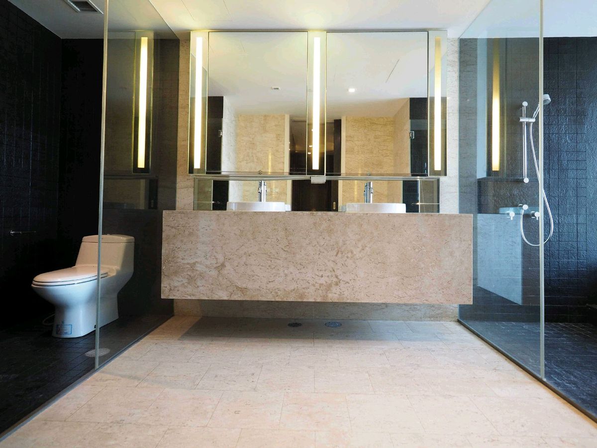 For RentCondoRama3 (Riverside),Satupadit : Experience Luxury Living at The Pano Rama 3 – High-Floor Corner 3BR with Stunning Chao Phraya River Views