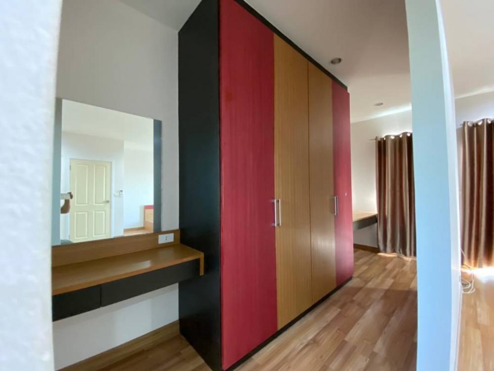 For RentTownhomePattanakan, Srinakarin : 3-story townhome for rent at the beginning of the Willet City Village project.