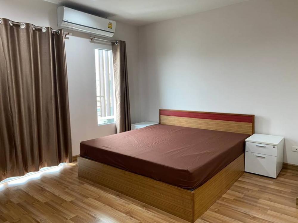 For RentTownhomePattanakan, Srinakarin : 3-story townhome for rent at the beginning of the Willet City Village project.