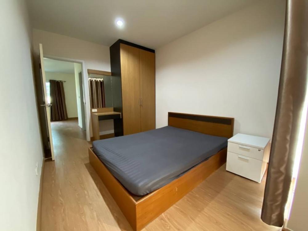 For RentTownhomePattanakan, Srinakarin : 3-story townhome for rent at the beginning of the Willet City Village project.