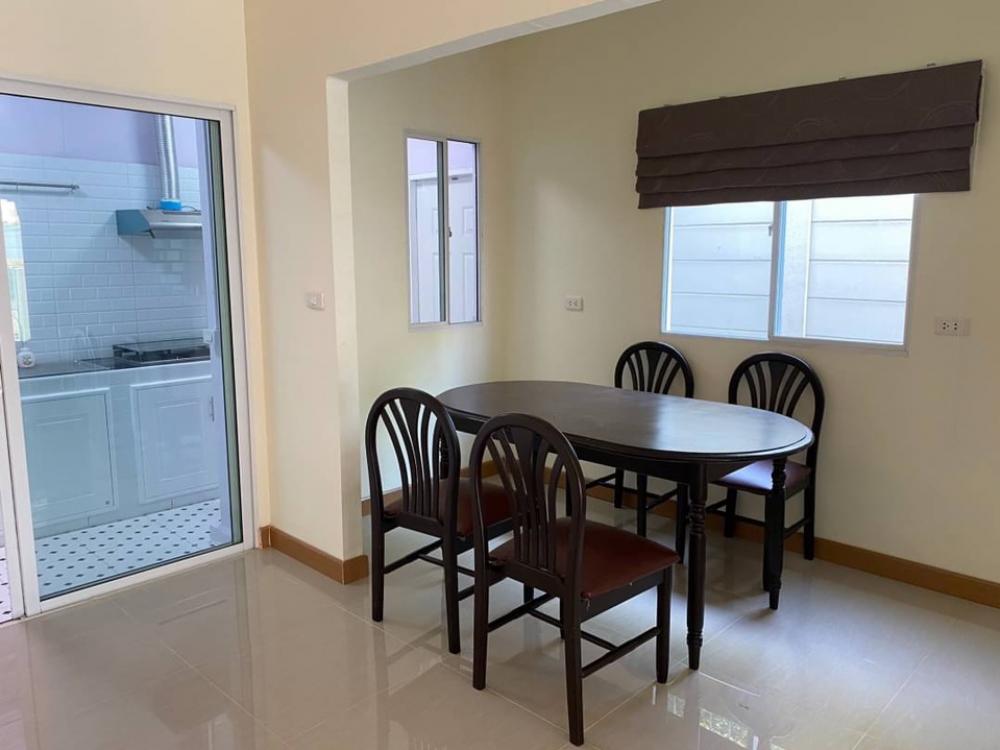 For RentTownhomePattanakan, Srinakarin : 3-story townhome for rent at the beginning of the Willet City Village project.