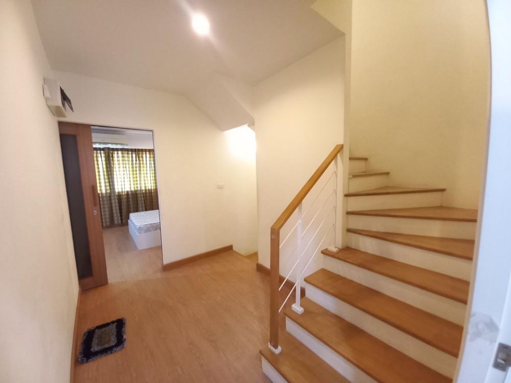 For RentTownhomePattanakan, Srinakarin : 3-story townhome for rent at the beginning of the Willet City Village project.
