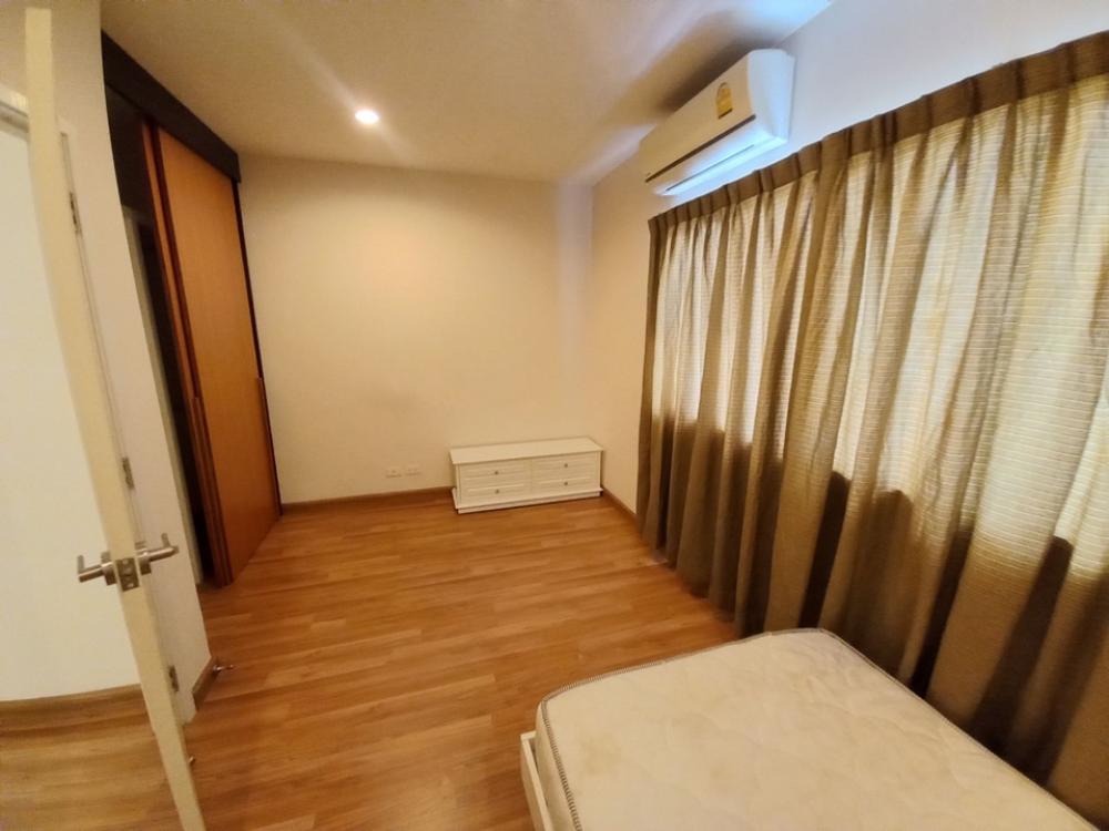 For RentTownhomePattanakan, Srinakarin : 3-story townhome for rent at the beginning of the Willet City Village project.