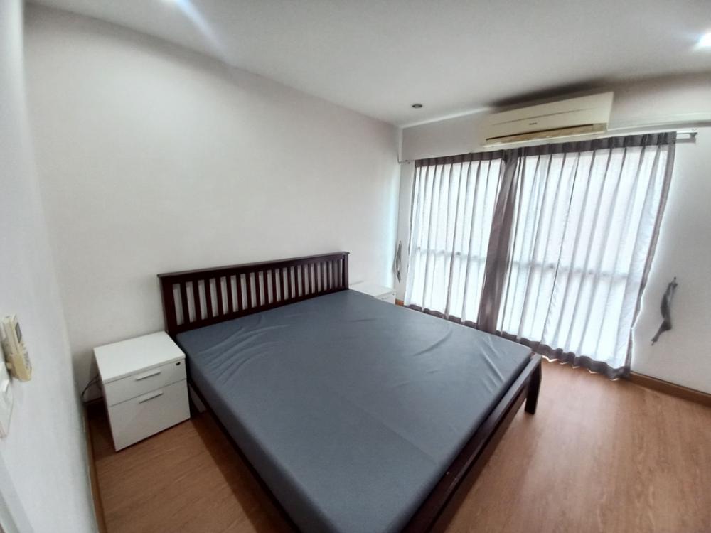 For RentTownhomePattanakan, Srinakarin : 3-story townhome for rent at the beginning of the Willet City Village project.