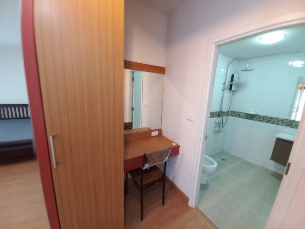 For RentTownhomePattanakan, Srinakarin : 3-story townhome for rent at the beginning of the Willet City Village project.