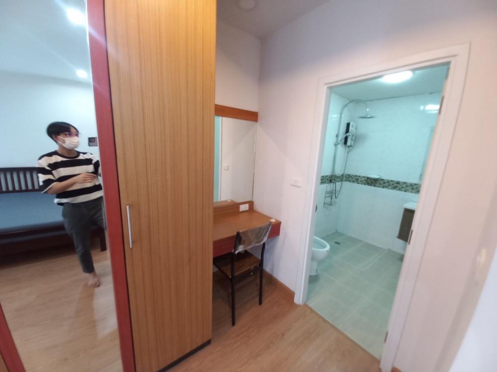 For RentTownhomePattanakan, Srinakarin : 3-story townhome for rent at the beginning of the Willet City Village project.