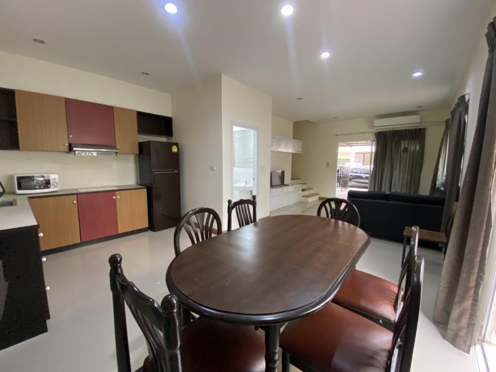 For RentTownhomePattanakan, Srinakarin : 3-story townhome for rent at the beginning of the Willet City Village project.