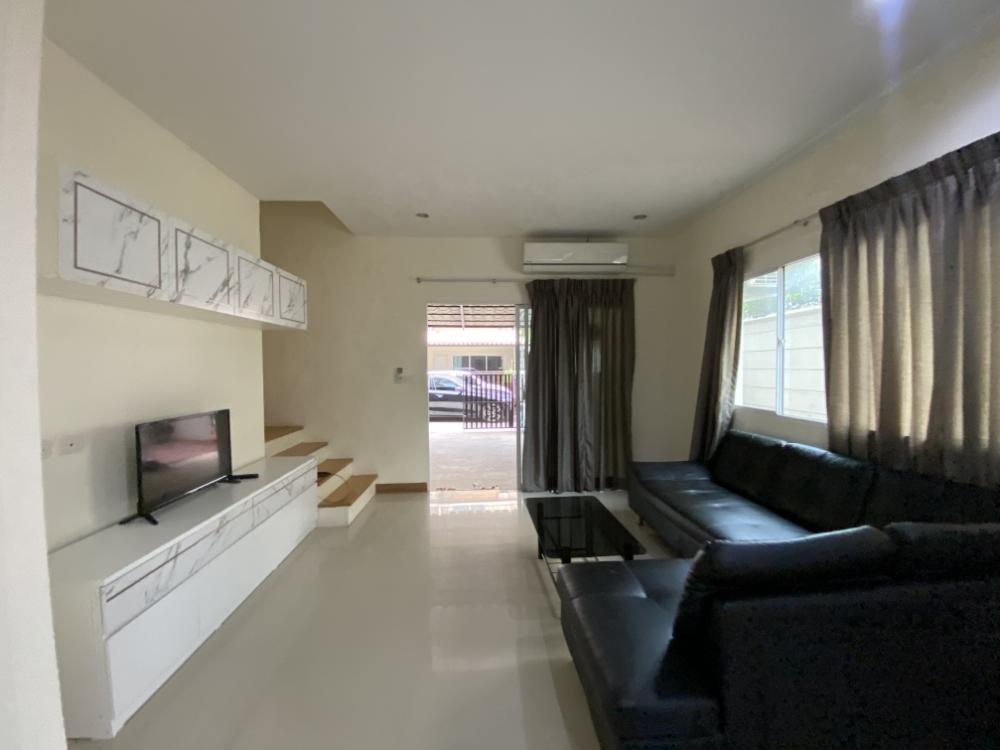For RentTownhomePattanakan, Srinakarin : 3-story townhome for rent at the beginning of the Willet City Village project.