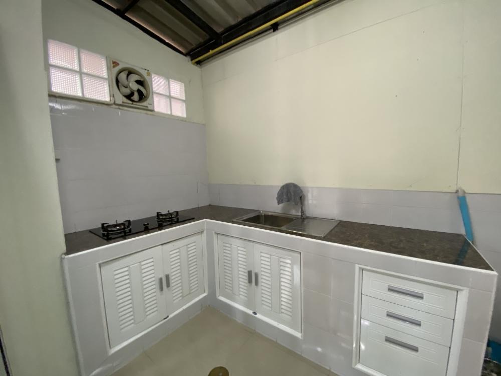 For RentTownhomePattanakan, Srinakarin : 3-story townhome for rent at the beginning of the Willet City Village project.