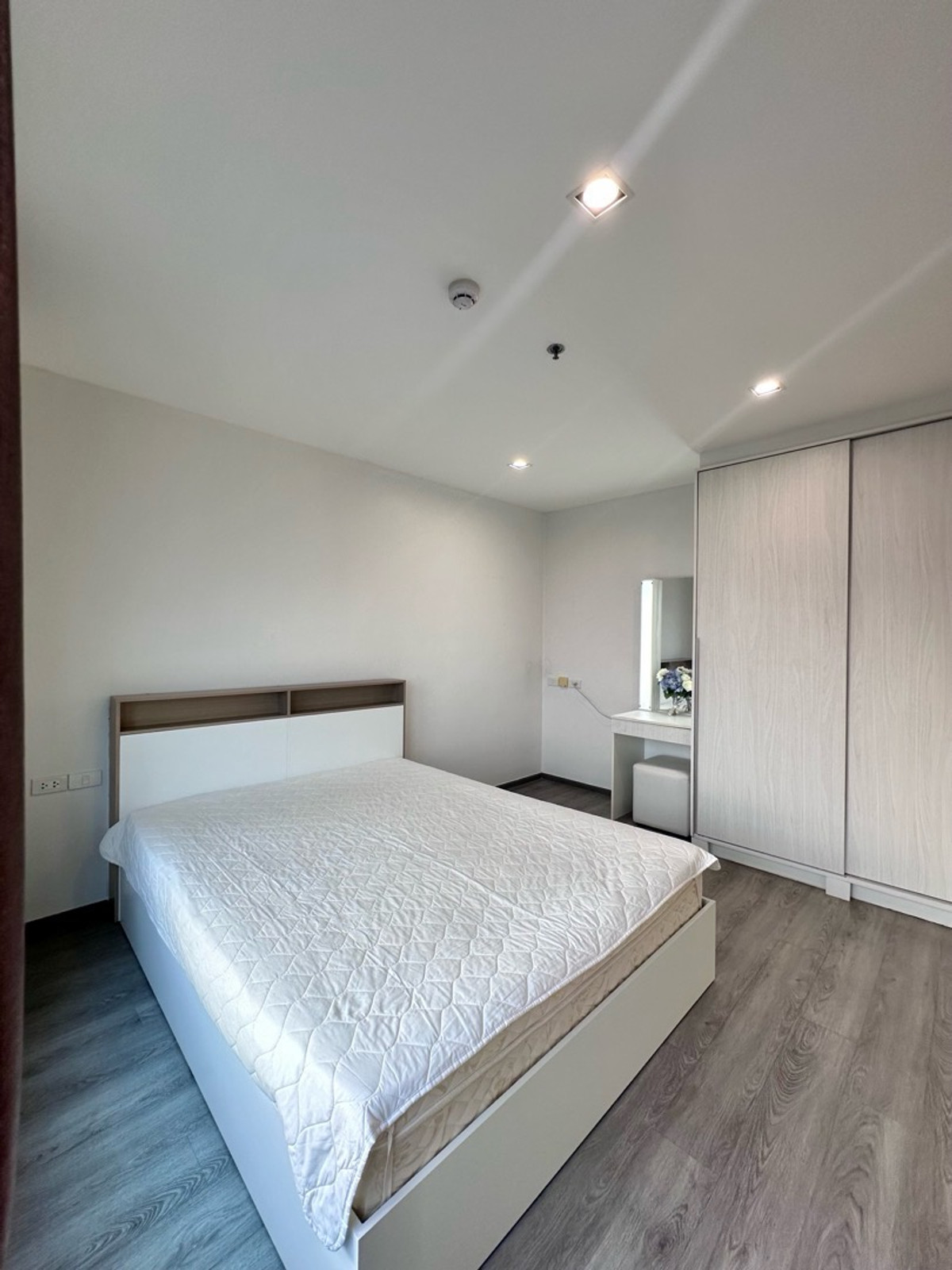 For RentCondoPattanakan, Srinakarin : For rent Rich Park Triple Station 14,500 Baht 26th floor next to ARL Huamak 