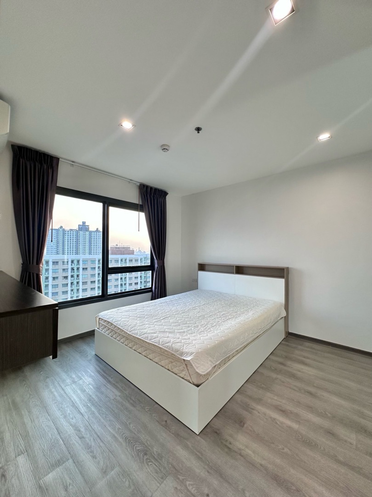 For RentCondoPattanakan, Srinakarin : For rent Rich Park Triple Station 14,500 Baht 26th floor next to ARL Huamak 