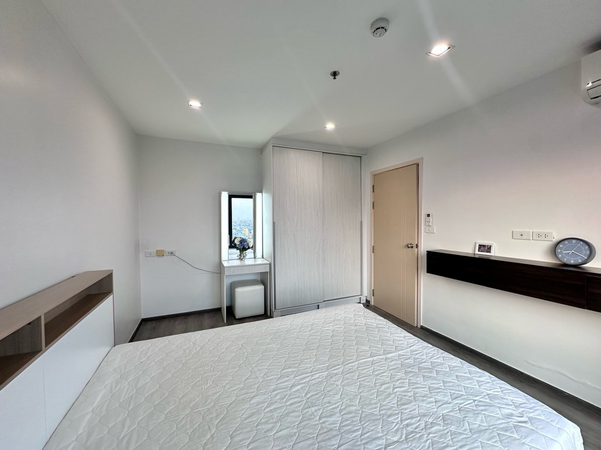 For RentCondoPattanakan, Srinakarin : For rent Rich Park Triple Station 14,500 Baht 26th floor next to ARL Huamak 