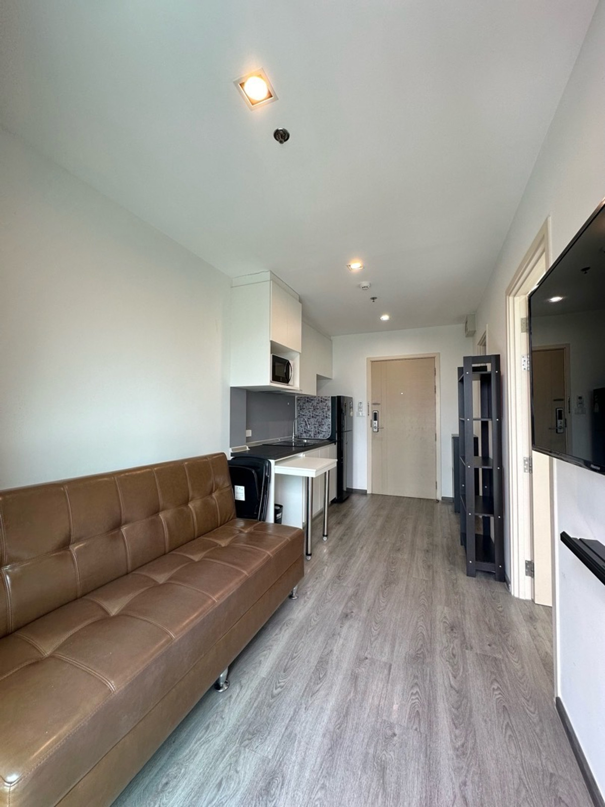 For RentCondoPattanakan, Srinakarin : For rent Rich Park Triple Station 29sqm. 12,000 Baht next to ARL Huamak, Yellow Line Huamak 