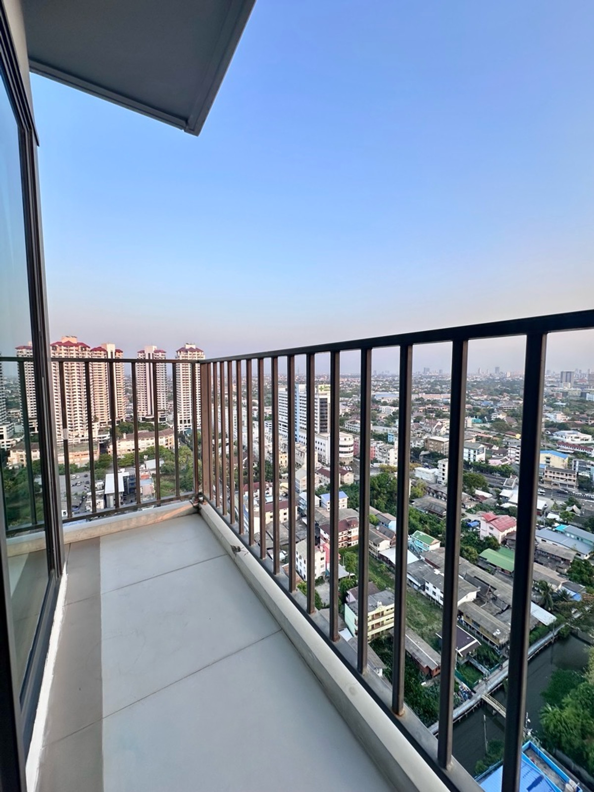 For RentCondoPattanakan, Srinakarin : For rent Rich Park Triple Station 14,500 Baht 26th floor next to ARL Huamak 