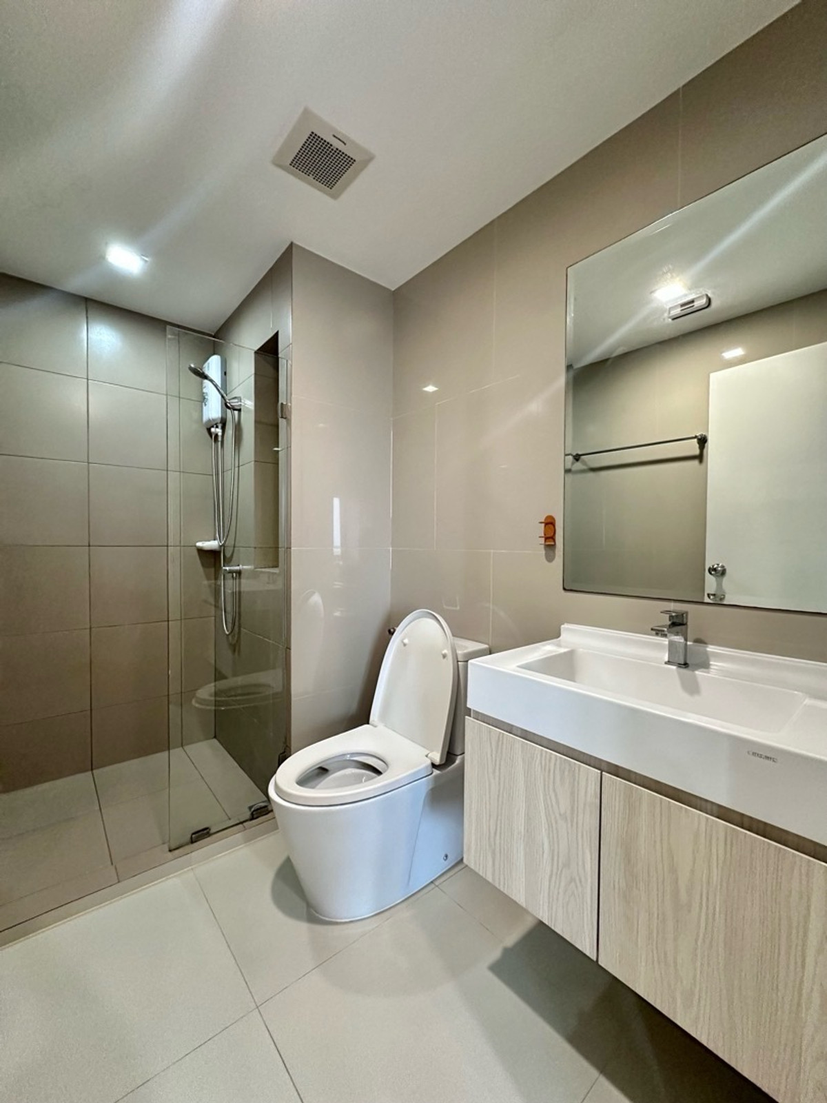 For RentCondoPattanakan, Srinakarin : For rent Rich Park Triple Station 14,500 Baht 26th floor next to ARL Huamak 