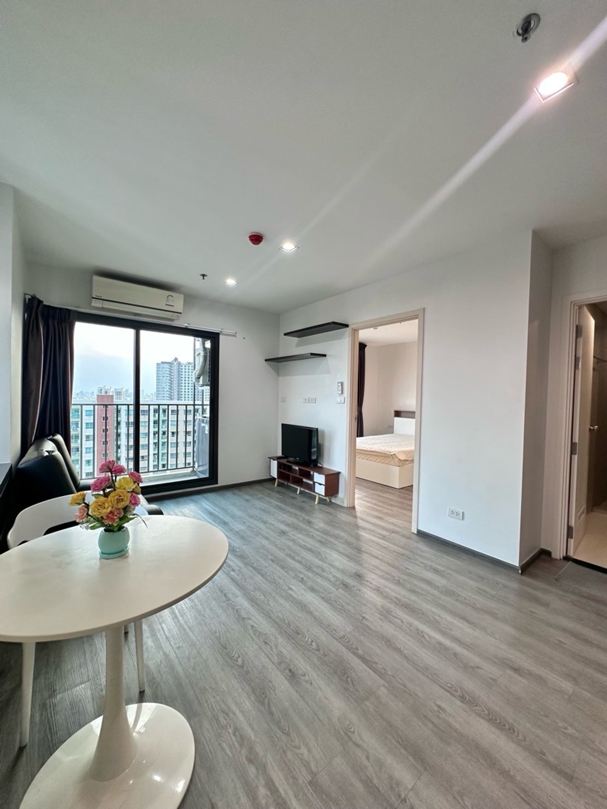 ให้เช่าคอนโดพัฒนาการ ศรีนครินทร์ : ให้เช่าคอนโด ริชพาร์ค ทริปเปิ้ลสเตชั่น 14,500 บาท ชั้น26 ARLหัวหมาก 