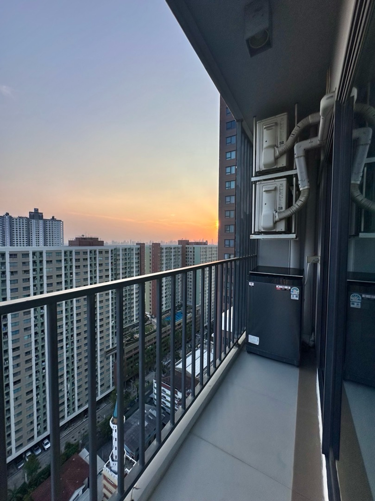 For RentCondoPattanakan, Srinakarin : For rent Rich Park Triple Station 14,500 Baht 26th floor next to ARL Huamak 