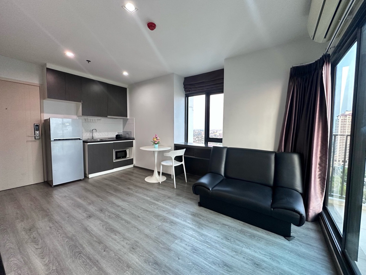 For RentCondoPattanakan, Srinakarin : For rent Rich Park Triple Station 14,500 Baht 26th floor next to ARL Huamak 