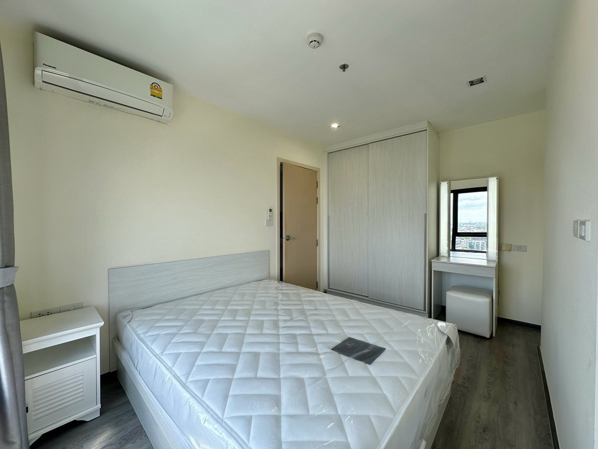 For RentCondoPattanakan, Srinakarin : For rent Rich Park Triple Station 29sqm. 12,000 Baht next to ARL Huamak, Yellow Line Huamak 