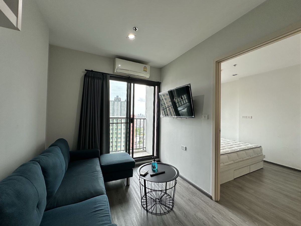 For RentCondoPattanakan, Srinakarin : For rent Rich Park Triple Station next to ARL-Huamak, Monorail-Huamak 12,000 Baht