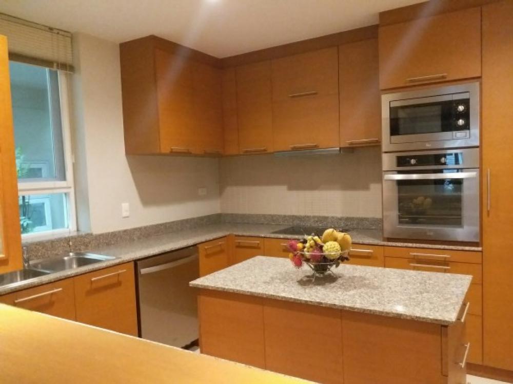 For RentHouseSukhumvit, Asoke, Thonglor : Twin house in Ekkamai22 for rent with swimming pool.