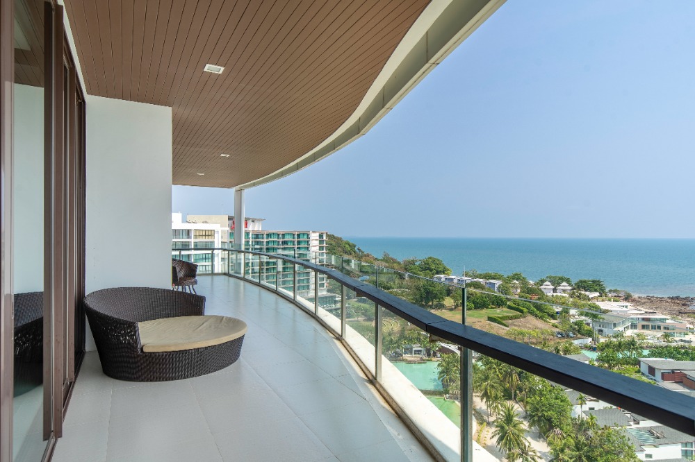 For SaleCondoRayong : Selling the most beautiful condo in Rayong “Phu Pha Tara“, the most beautiful view, the highest floor, the largest balcony with a private beach.
